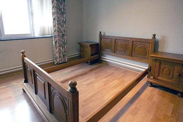 the cost of bed frame removal varies depending on the size and complexity of the bed frame